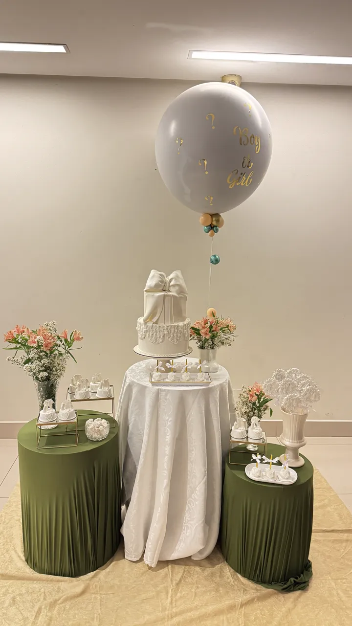 Bolo de chá revelação com balão